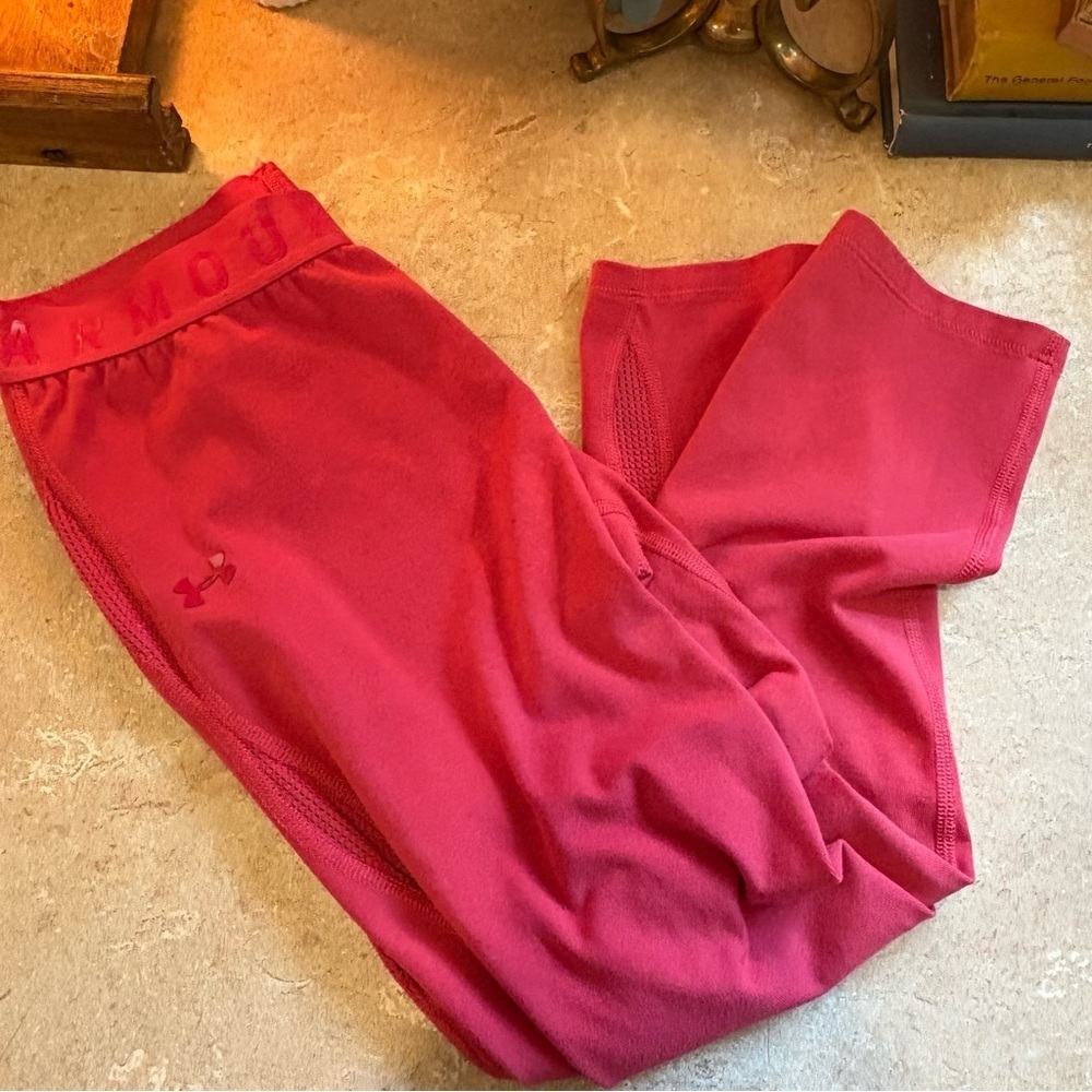 Under Armour Pink cropped Leggings size Small